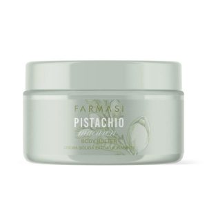 GİRİİŞ Shea yağının faydalarını doğal yağlar, gliserin ve skualenin değerli karışımıyla birleştiren lüks bir ürün olan 250 ml Fıstıklı Vücut Yağı ile cildinize bakım yapın. Eşsiz formülü yoğun nemlendirme sağlar ve cildi koruyarak yumuşak, pürüzsüz ve derinlemesine beslenmiş olmasını sağlar. Kabarık kıvamı, gün boyu rahatlık ve pürüzsüzlük hissi için yağlı iz bırakmadan hızla emilir. FAYDALAR Yoğun nemlendirme: Cilde derinlemesine nem sağlayarak yumuşak ve koruma sağlar. Hızlı emilim: Yağlı bir his bırakmadan cilde hızla entegre olur. Beslenmiş ve pürüzsüz bir cilt: Shea yağı ve doğal yağlar içeren formül, esnek ve pürüzsüz bir cilt sağlar. Koruma: Squalane cildin doğal dengesinin korunmasına ve sürdürülmesine yardımcı olur. YÖNETİM ŞEKLİ Temizleyip peeling yaptıktan sonra vücudunuzu havluyla kurulayın ve az miktarda vücut yağını kaşıkla alın. Yoğun nemlendirme gerektiren bölgelere odaklanarak kuru cilde uygulayın. Sürekli bir rahatlık ve nem hissi için gerektiği sıklıkta yeniden uygulayın. Dikkat: Yalnızca harici kullanım içindir. Tahriş olması durumunda kullanmayı bırakın. Gözlerle temasından kaçının. Çocukların ulaşamayacağı yerde saklayın. Oda sıcaklığında saklayın ve güneşe doğrudan maruz kalmaktan kaçının. İÇİNDEKİLER Shea Yağı (Butyrospermum Parkii Yağı): Kuru cildi besler ve onarır. Gliserin: Nemi korur ve dehidrasyonu önler. Squalane: Cildi yoğun bir şekilde nemlendirir ve su kaybına karşı korur. Esansiyel Yağ Karışımı: Antioksidan faydalarıyla birlikte hafif bir koku ve hoş bir duyusal deneyim sağlar. Tam Liste: Su/Aqua, Setearil Alkol, Gliseril Stearat SE, Kaprilik/Kaprik Trigliserit, Gliserin, Butyrospermum Parkii (Shea) Yağı, Koku/Parfüm, Fenoksietanol, Oryza Sativa (Pirinç) Kepek Balmumu, Sodyum Stearoil Glutamat, Helianthus Annuus (Ayçiçeği) ) Tohum Yağı, Prunus Amygdalus Dulcis Yağı, Panthenol, Squalane, Macadamia Integrifolia Tohum Yağı, Etilheksilgliserin, Tokoferil Asetat, Ksantan Sakızı, Glisin Soya (Soya Fasulyesi) Yağı, Daucus Carota Sativa (Havuç) Kökü Ekstresi, Beta-Karoten, Tokoferol, Benzil Benzoat, Benzil Alkol, Kumarin, Benzil Salisilat, Limonen. Cildinizi yumuşak, kadifemsi ve ışıltılı bırakan, yoğun nemlendirme ve uzun süreli koruma için güvenilir bir müttefik olan Fıstıklı Vücut Yağı ile cildinizi şımartın.
